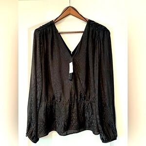 BR V-neck waisted top